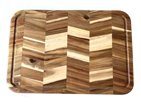 Zigzag acacia cutting board